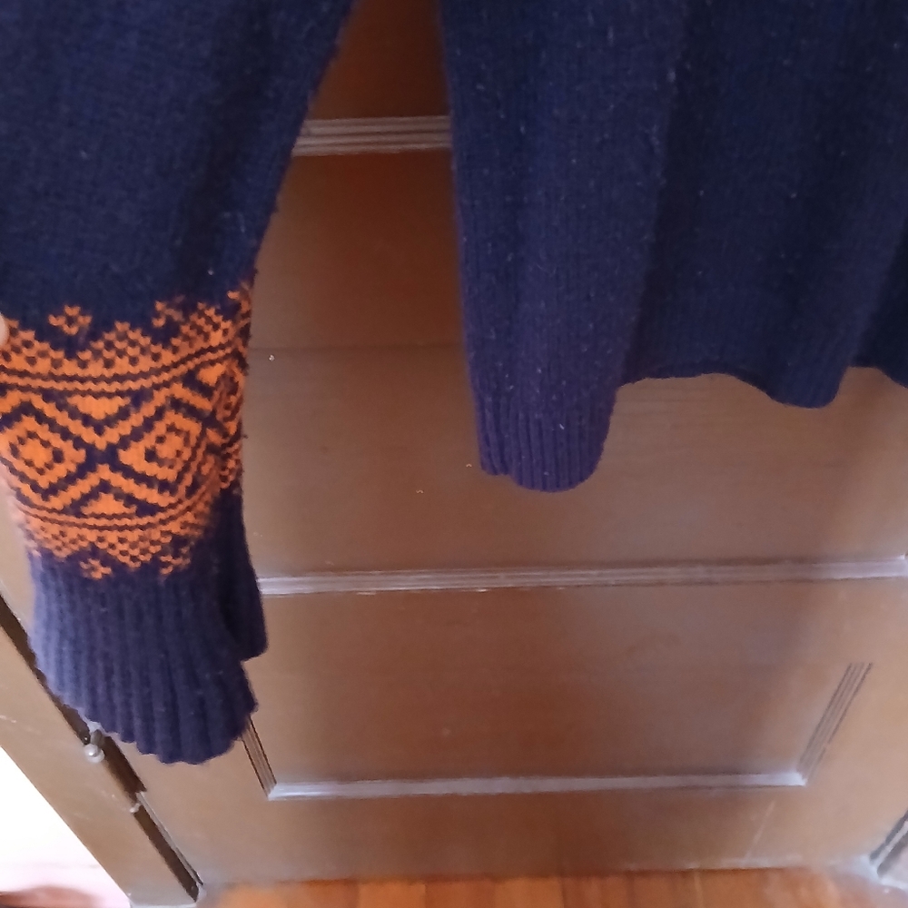 Sweater - Picture 4 of 14